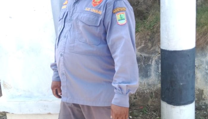 Diduga Oknum Linmas Desa Pancakarya Memungut Uang Parkir di kecamatan Tempuran Karawang