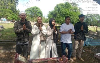 Keluarga Besar Kaja di Sumurgede Karawang Ziarah Kubur ke makam Keluarga.