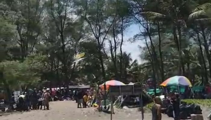 Pantai Gajah di Waluyareja Puring Kebumen dipadati Pengunjung saat libur Hari Raya Idul Fitri