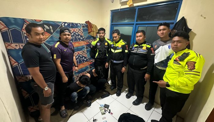 Berawal dari Razia Helm, Satlantas Polres Karawang Ringkus Pengedar Sabu di Bundaran Ciplaz