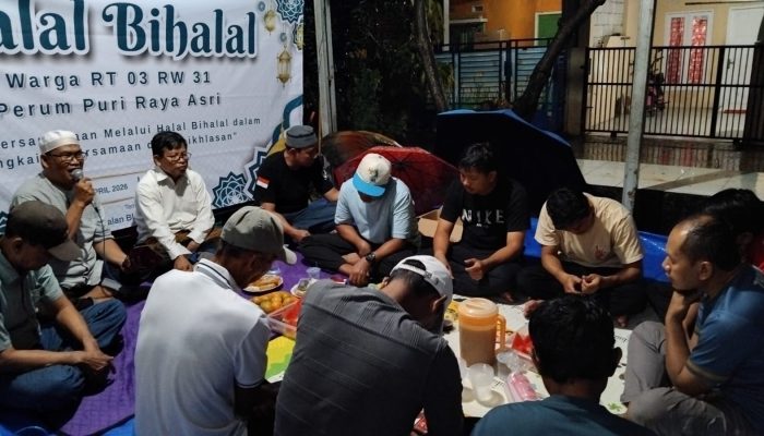 Halal Bihalal di Perum Puri Raya Asri Karawang Dalam Kondisi Hujan,Tetap Semangat