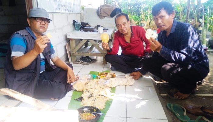 Ketua DPD Padi Karawang Gelar Makan Bersama Dua Pimred di Posko JWI