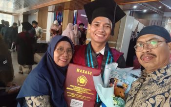 Momentum Kebahagiaan Keluarga Suradi, S.H.: Muhammad Iqbal Sholahuddin, S.Pd. Resmi Diwisuda di UNSIKA