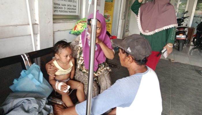 Diduga Mobil Desa Pasirukem Karawang Rusak,Warga Yang Mau Berobat Jadi Susah
