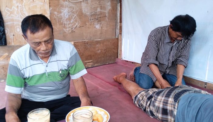Sentuhan Ikhlas tangan Uwa Sudarma alias Mantri dapat menyembuhkan Pasien Saraf kejepit tanpa Operasi