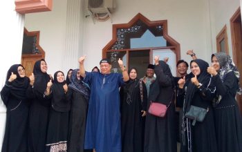 Seorang Dermawan Salurkan 1,3 Ton Beras untuk Dhuafa di Empat Desa Bersama Yayasan Nurbayan.