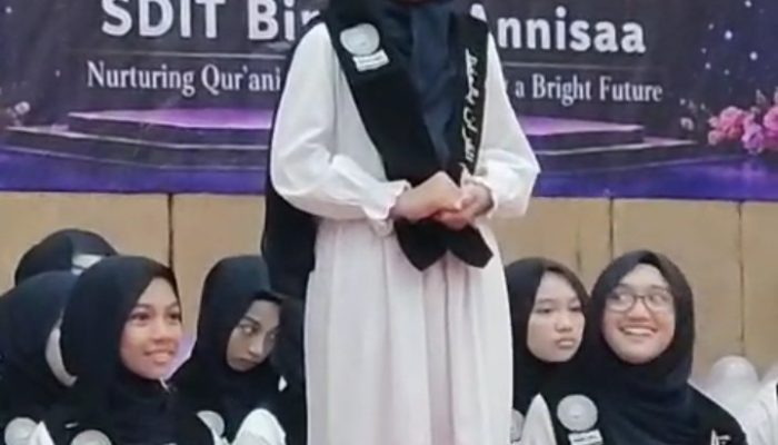 Momen Haru Atang Suganda Saksikan Putrinya, Raisya Azzahra Suganda, Raih Juara 1 di Wisuda Tahfidz SDIT Bintang Annisaa