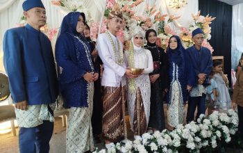 Penuh Kebahagiaan, Keluarga Bapak Slamet dan Ibu Masitoh Gelar Resepsi Pernikahan Putrinya di Pamarican