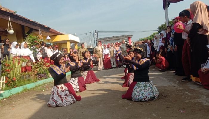 Pentas Seni dan Budaya Warnai Pelepasan Kelas 6 SDN Cikampek Barat lI Karawang .