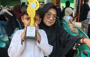 Safiq Raih Prestasi Rangking 1 dikelas Dari RA, AR – Ruhani Sa’diah desa Pucung,Kotabaru Karawang