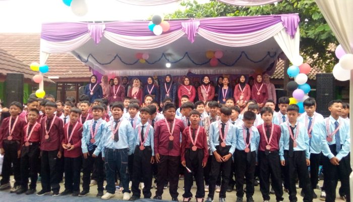 Pentas Seni dan Pelepasan 99 Siswa SDN Cikampek Barat IV Berlangsung Meriah, Korwil Pendidikan Apresiasi Prestasi Sekolah