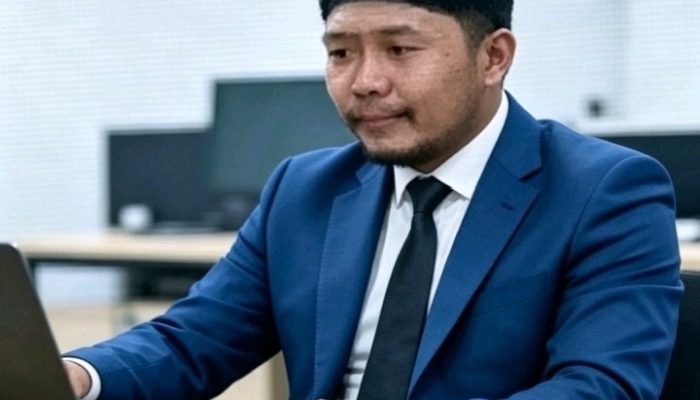 CERPEN,TAUFIK SANG JURNALIS SUAR ITU AKHIRNYA MENEMUKAN AKHIR CERITA YANG BAHAGIA.