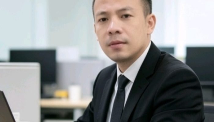 CERPEN,WAJAHNYA PUCAT PASI SAAT MEMBACA LEMBARAN DIDALAMNYA,SEBUAH SURAT GUGATAN CERAI RESMI.