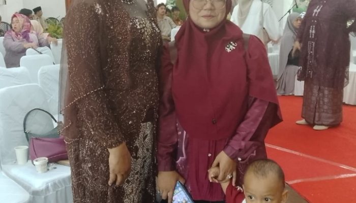 Dina Ardiana Menghadiri Syukuran Pernikahan Gita Shintia Dewi.S.I.Kom,dari keluarga Alm Bp Sugito dan Ibu Siti Nurhayati