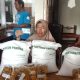Sebanyak 1257 KPM dari Desa Sumur gede Menerima Bantuan Beras 20 Kg dan Minyak Goreng 4 Liter.