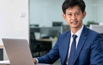 CERPEN,KESUKSESAN TIDAK PERNAH MEMILIH TEMPAT,IA HANYA MEMILIH ORANG YANG TIDAK LELAH MELANGKAH.