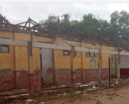 Revitalisasi SDN Sumurgede 2 Diduga Diborongkan, Pekerja Mengaku Orang Purwakarta dan Diperintah Pemborong dari Purwakarta