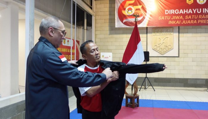 Ketua Umum PP INKAI Laksda TNI Ivan Yulivan lepas Team Karate INKAI ke Kejuaraan Dunia Karate SEAKF di Vietnam