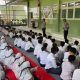 Momen Satlantas Polres Karawang Hadirkan Keseruan saat Kegiatan Police Goes to School di MTS Ar-Ruhinayah, Cikampek