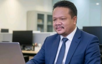 CERPEN,DI PT BARUDAN KUAT,MAS SADI DARI SEMARANG PERTAMA KALI MENGENAL MESIN BORDIR.